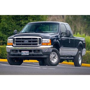 Camioneta Ford F-250 Super Duty XLT 4x4 Turbo Diésel R15 Usada del 2024, con Asientos de Cuero Oscuro, Volante a la Izquierda, Todoterreno, en Venta - Product Image 1