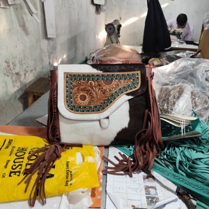 กระเป๋าหนังสไตล์ตะวันตกที่ทำจากขนสัตว์กระเป๋าคาดลำตัวแบบคาดลำตัวพร้อมสายคล้องมือกระเป๋าเงินลายดอกไม้แกะสลักขอบกระเป๋าแบบซ่อนกระเป๋าถือ - Product Image 3