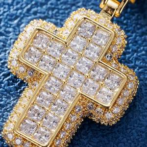Collier pendentif croix de foi chrétienne en plaqué or Cadeau de Noël et d'anniversaire pour soeur Pendentif diamant Moissanite glacée - Product Image 1