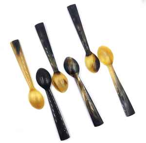 Cuillère en corne de buffle naturelle fabriquée à la main et polie parfaite pour servir ou manger Ustensile de cuisine écologique et durable - Product Image 5