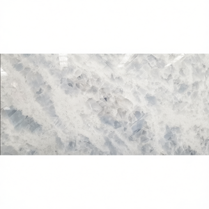 Plans de travail personnalisés pour cuisines et salles de bain en pierre naturelle de Carrara Calacata, coupés sur mesure pour hôtels et projets - Product Image 2