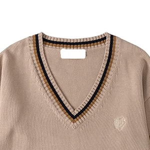 Vente en gros de pull à col en V unisexe avec logo personnalisé, pull tricoté à manches rayées, cardigan d'hiver de marque privée, listes titrées - Product Image 2