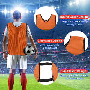Vente en gros de bavoirs d'entraînement de football légers avec tissu anti-transpiration et logo personnalisé pour perceuses de football pour hommes et femmes - Product Image 3