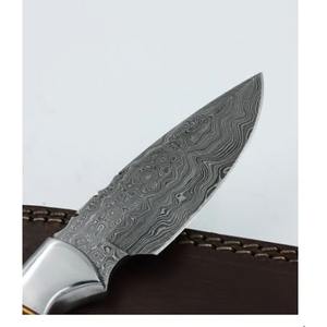 Couteau de chasse en acier damas fait à la main de survie couteau de Camping avec manche en bois de couleur cadeau d'anniversaire garçons d'honneur couteaux cadeaux - Product Image 4