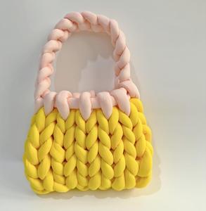 กระเป๋าโท้ทลำลอง Bigknit ผ้าถักบุผ้าฝ้าย ปิดด้วยผ้าคลุม สีลูกกวาดใหม่ งานแฮนด์เมด ทอแบบ DIY หนา ผลิตในไอซ์แลนด์ ไทยแลนด์ สำหรับผู้ชาย - Product Image 6