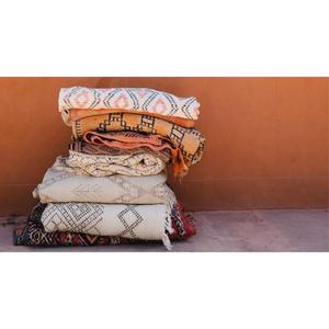 Couverture marocaine faite à la main, authentique artisanat berbère, couverture douce tissée à motifs tribaux, décoration d'intérieur, cadeau - Product Image 1