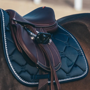 Tapis de selle équestre anglais de luxe Design matelassé respirant Doublure intérieure douce pour le confort et le soutien des chevaux - Product Image 5