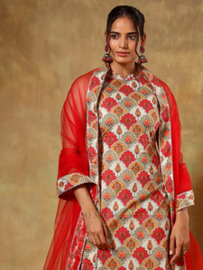 Conjunto de traje de algodón con cuello halter rojo GUZARISH con motivo étnico |   Kurta de Algodón Puro Estampada con Palazzos y Dupatta, Ropa Festiva para Mujer - Product Image 5