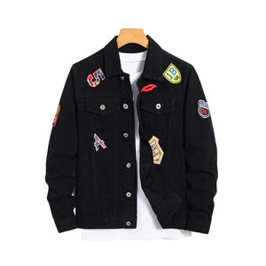 Veste en jean décontractée noire unique pour homme avec patchs brodés, simple boutonnage, technique délavée pour la saison d'automne - Product Image 1