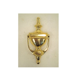 Proveedor global y de confianza de latón, ampliamente vendido, fuente elegante, diseño decorado para el hogar, aldaba para puerta y acabado chapado en oro - Product Image 1
