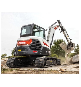 Excavatrice Bobcat E60 avec chenilles en caoutchouc de 16 pouces, bras long et lame inclinable pour les travaux de nivellement - Product Image 1