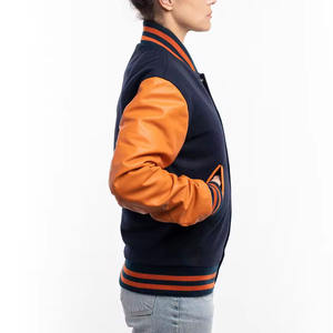 Vestes d'université avec logos promotionnels chaleureux et personnalisés Vestes parfaites de haute qualité avec impression de logo personnalisé pour la saison d'hiver - Product Image 4