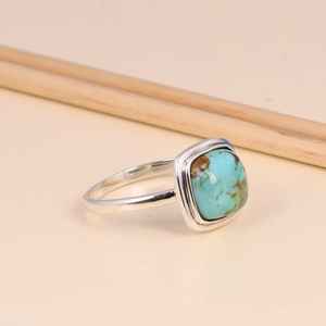 Bague carrée en argent sterling avec cabochon en turquoise Kingman, faite à la main, bijoux de luxe bohème et sud-ouest, cadeau unique pour elle - Product Image 5