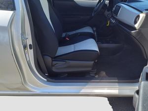 To-yo-ta Ya_ris L 2dr Hayon soigneusement utilisé 2012 - Product Image 5