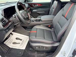 PRISTINE CLEAN 2026 Chevrolet Traverse RS - Product Image 4