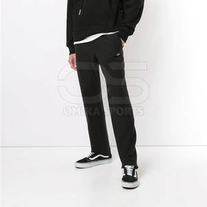 Survêtement avec strass pour hommes de style de rue avec design graphique brillant Ensemble de survêtement avec strass pour hommes - Product Image 6