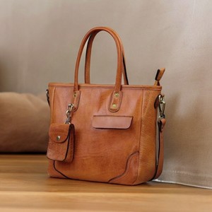 Bolso de mano de piel auténtica de diseñador con estilo minimalista y textura pulida suave - Product Image 2