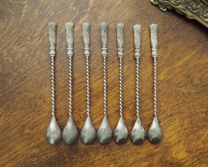 ช้อนสแตนเลสสตีลด้ามยาวสีเงินดีไซน์โบราณช้อนชาสไตล์วินเทจหรูหราเหมาะสำหรับห้องครัวและรับประทานอาหาร - Product Image 3