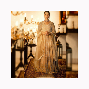 Georgette brodée et soie Lehenga Choli vêtements de fête et de mariage indiens et pakistanais conçus pour la vente - Product Image 2