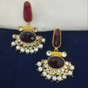 Royal and Festive Kundan Chandbali Pearl Drops Earring Set Producto único de moda a granel para niñas y mujeres - Product Image 1