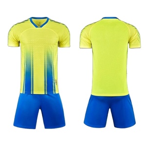 Ensemble de maillot de football en maille respirante 25/26 Nouveau maillot d'été pour hommes et enfants Uniforme d'équipe de football avec impression de bande Design sportif tendance - Product Image 5