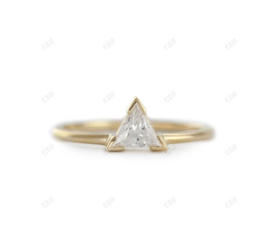 Triangle Moissanite Diamant 14K Or Jaune Pierre Unique Simple Élégant Solitaire Bague De Fiançailles Pour Les Femmes Fabrication Inde - Product Image 1