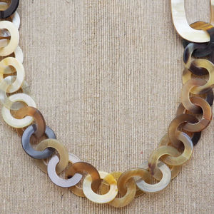 Collar de Lujo Hecho a Mano con Cuerno de Búfalo, Joyería Natural y Sostenible para Mujer, Alta Calidad - Product Image 1