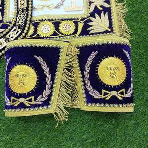 Ensemble de Régalia Maçonnique de Haute Qualité Fait Main : Tablier, Col et Accessoires avec Détails Brodés Dorés - Product Image 2