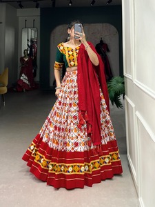La mejor calidad Navratri Choli con Dola Blusa Lehenga de algodón de seda con Chanderi Dupatta en relieve Boda Maruti Moda Exportación - Product Image 6