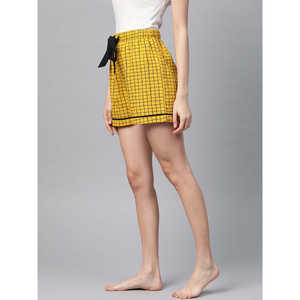กางเกงขาสั้นทรงปกติพิมพ์ลายผ้าฝ้ายสีเหลืองสำหรับผู้หญิง - Product Image 2