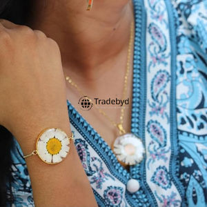 Bracelets en résine Tradebyd Bijoux élégants faits à la main parfaits pour les tenues décontractées Festivals et besoins de cadeaux - Product Image 5