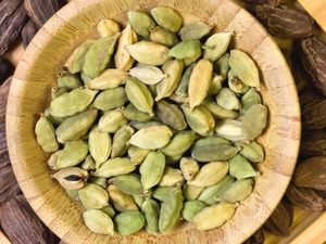 Cardamomo Crudo Orgánico Aashirvaad, Seco y Procesado por el Método AD, en Venta - Product Image 4