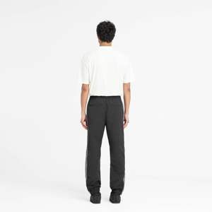 <span class=keywords><strong>Pantaloni</strong></span> da ginnastica in Nylon leggero per uomo <span class=keywords><strong>con</strong></span> un elegante Design atletico <span class=keywords><strong>con</strong></span> <span class=keywords><strong>elastico</strong></span> in vita e polsini <span class=keywords><strong>alla</strong></span> <span class=keywords><strong>caviglia</strong></span> disponibili in nero tutte le taglie - Product Image 3