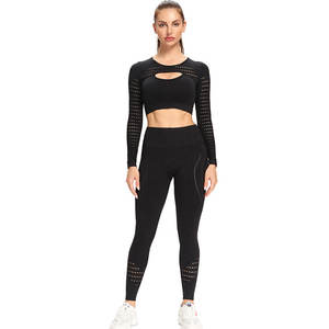Ensemble de yoga haut de gamme, tenue luxueuse en deux pièces conçue pour le confort, la flexibilité et la liberté de mouvement dans chaque posture et transition. - Product Image 1
