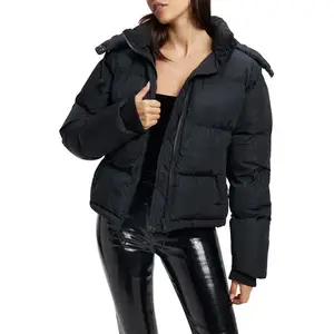 ブラックカラーファッションウォームシャイニーパッド入りフグジャケット女性用卸売ショート女性キルティングフグコート2023