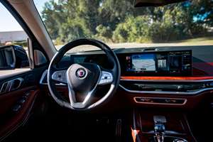 SUV de luxe de grande taille, performance optimale, moteur puissant, intérieur haut de gamme et capacité AWD avancée, modèle 2023 - Product Image 3