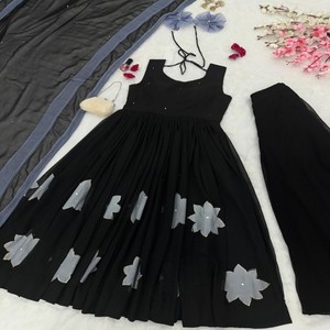 Conjunto de Lehenga Choli VASTRA COTTAGE de Organza Pura con Estampado Digital, Lehenga con Vuelo, Blusa Bordada y Dupatta - Product Image 6