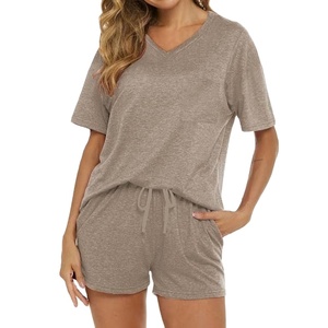 ชุดเซ็ตสองชิ้นสำหรับผู้หญิง รุ่นใหม่ล่าสุดสำหรับฤดูร้อน สีพื้น ผ้าฝ้าย 100% เสื้อยืดคอกลมทรงโอเวอร์ไซส์ กางเกงขาสั้น ชุดเซ็ตผู้หญิง ปี 2026 - Product Image 3