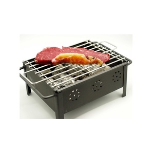 Barbecue en fer vintage personnalisé avec grilles de qualité supérieure et pieds de soutien pour tous les types de viande et de légumes - Product Image 1