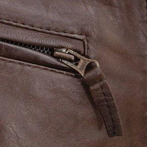 เสื้อแจ็คเก็ตหนังสไตล์ไบค์เกอร์สำหรับผู้ชาย แขนยาว เสื้อคลุมฤดูหนาว แฟชั่นลำลองแนวสตรีท ออกแบบมาเพื่อให้ดูเท่ แข็งแกร่ง สวมใส่สบาย และให้ความอบอุ่น - Product Image 3