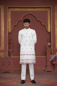 Kurta imprimé blanc de haute qualité pour hommes avec motif complexe de cerf et style détaillant Kurta parfait pour les occasions festives - Product Image 6