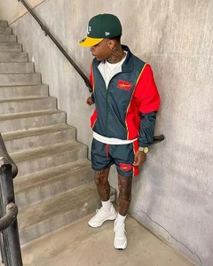 ชุดวอร์มกันลมสองชิ้นผ้าไนลอนโพลีเอสเตอร์ชุดวอร์มสำหรับผู้ชายชุดวอร์มแบบกำหนดเอง - Product Image 2