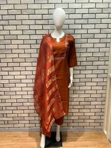 Pakaian Tradisional Wanita India Buatan Tangan 3-Potong Bahan Rayon Roman Ukuran <span class=keywords><strong>M</strong></span> hingga XXXL Kualitas Premium Grosir Ekspor - Product Image 2
