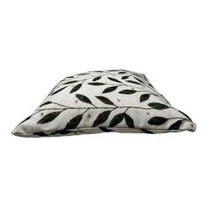 Set di 2 cuscini decorativi da divano 40x40 cm per interni/esterni con motivo a foglie di ulivo, imbottitura beige/oliva, 100% poliestere - Product Image 5