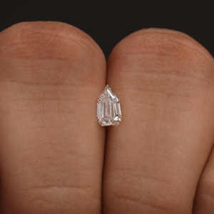 2.00 Carat Bullet Cut Lab Grown Diamond CVD EF Color Lab a créé une pierre en vrac pour la fabrication de bijoux - Product Image 6