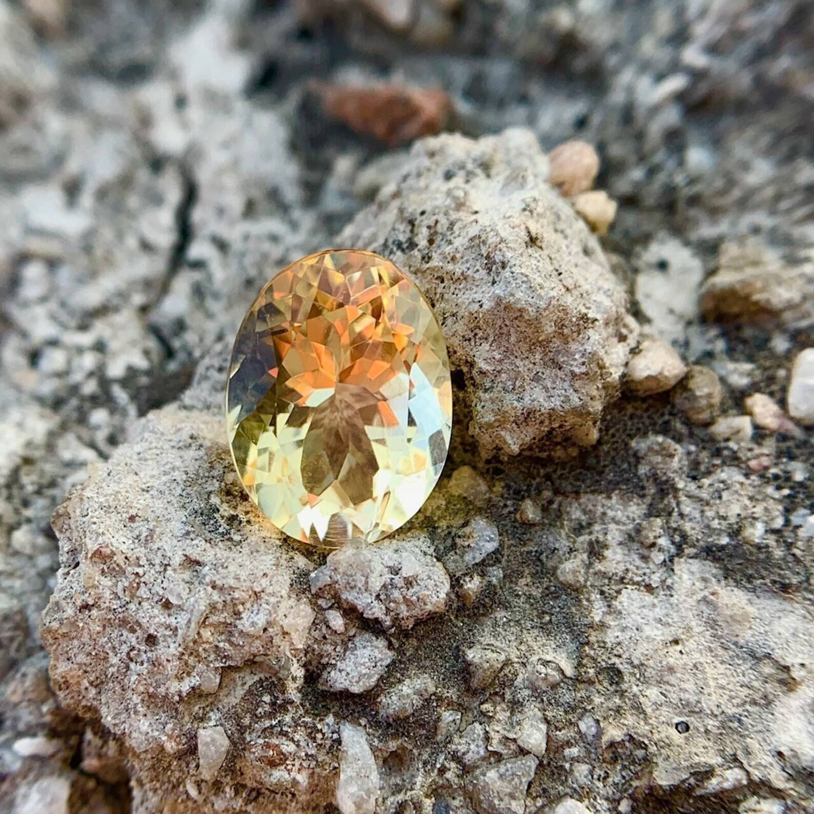 สีเหลือง