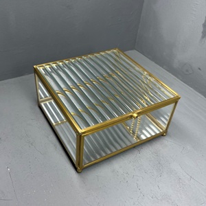 Boîte à bijoux organisateur de rangement, boîte à bijoux de forme carrée avec finition en laiton - Product Image 3