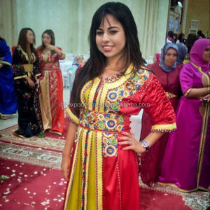 Vestido caftán de dos piezas especial para boda marroquí con encaje y bordado - Product Image 1