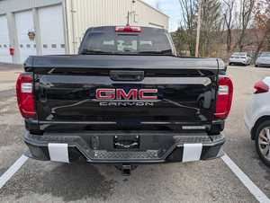Лучший бюджетный вариант 2026 года: GMC Canyon Elevation, полноприводный с пикапной кабиной, двигатель TurboMax 2.7L с турбонаддувом, высокопроизводительный I-4. - Product Image 4