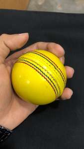 ลูกบอลคริกเก็ตหนังแบบแข็งทำด้วยมือสีเหลืองขนาด6ลูก - Product Image 4